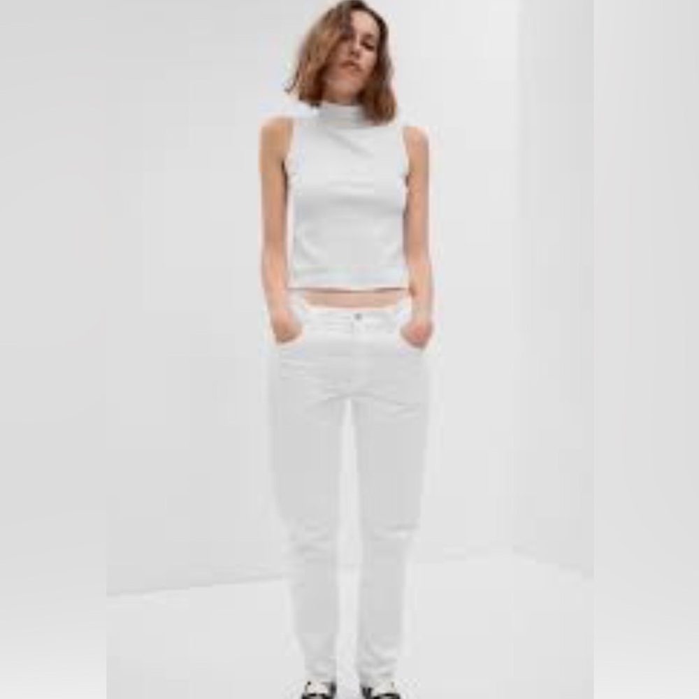 NWT - GAP White Girlfriend Jeans - Size 12